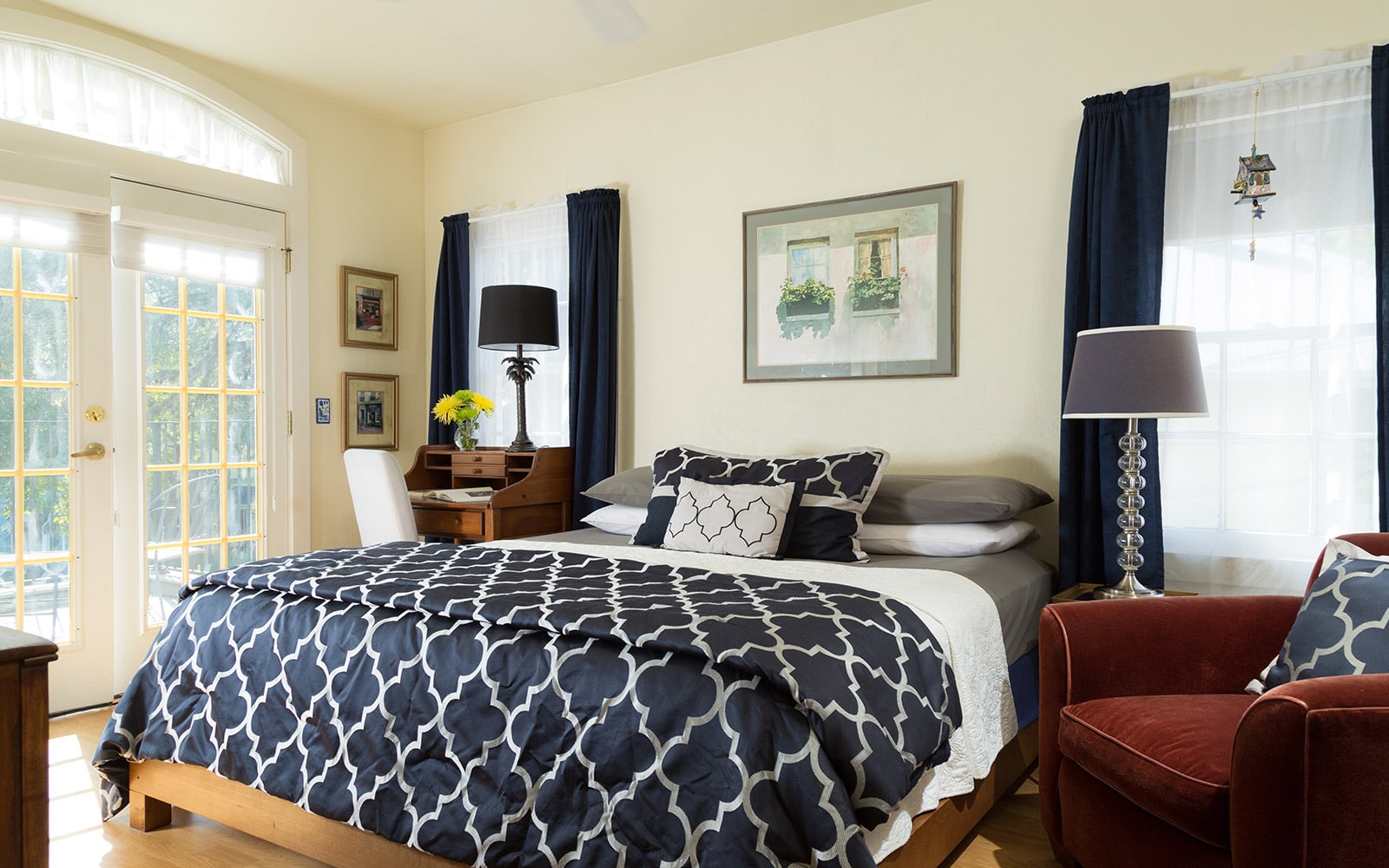 Room Picture w/King Bed