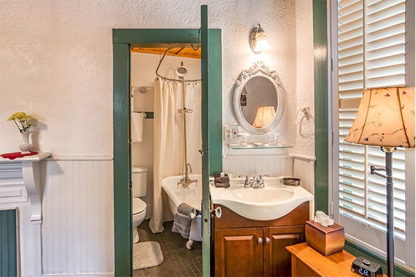 Clawfoot Tub and Sink