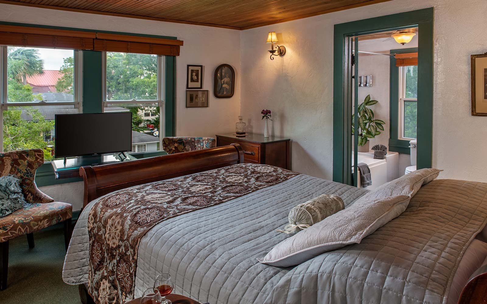 Queen Bed