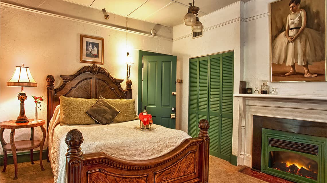 Queen Bed and Fireplace