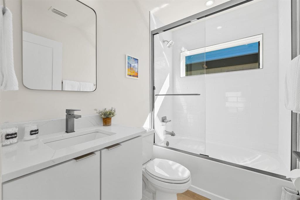 2nd Bathroom
