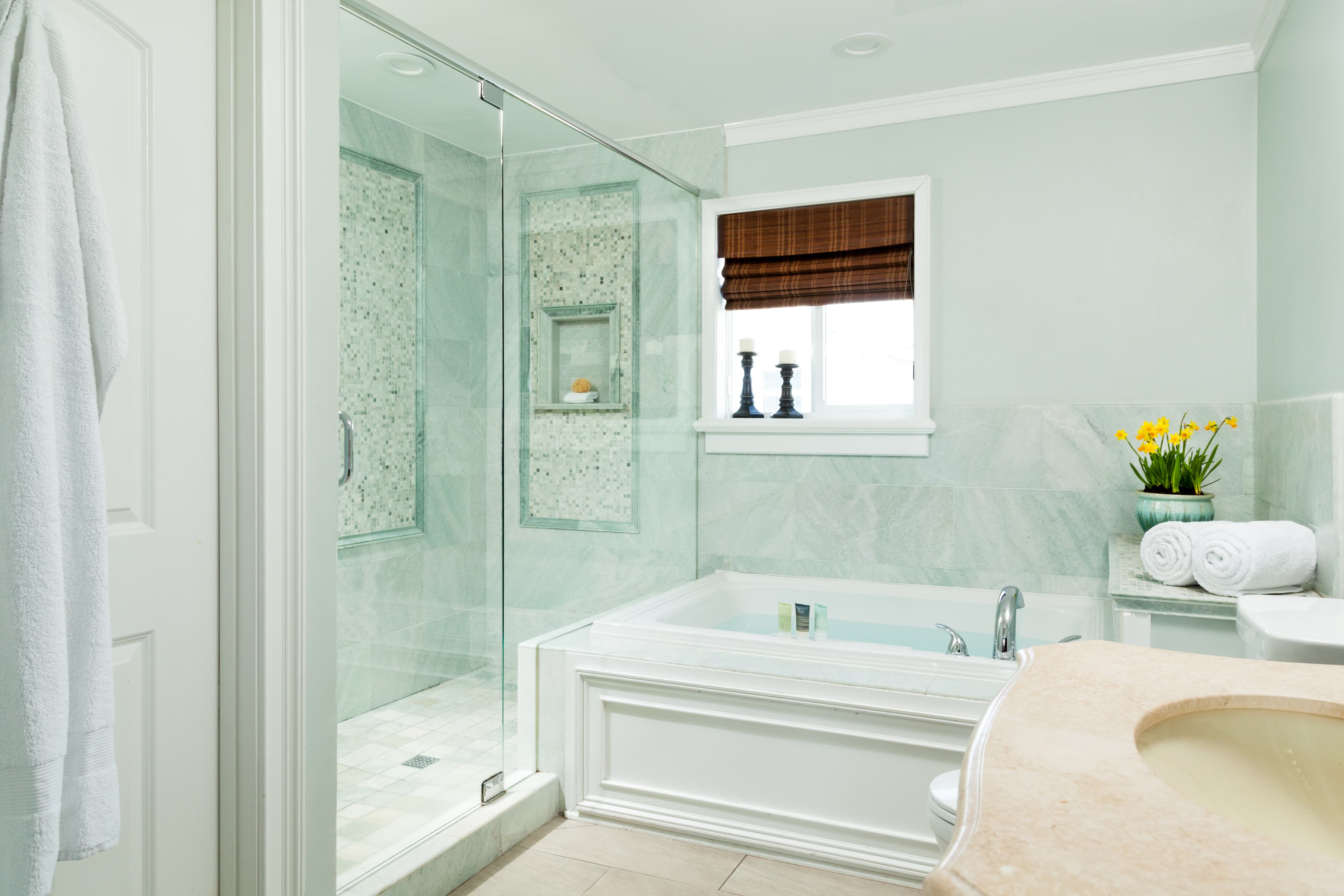 tub and shower green marble