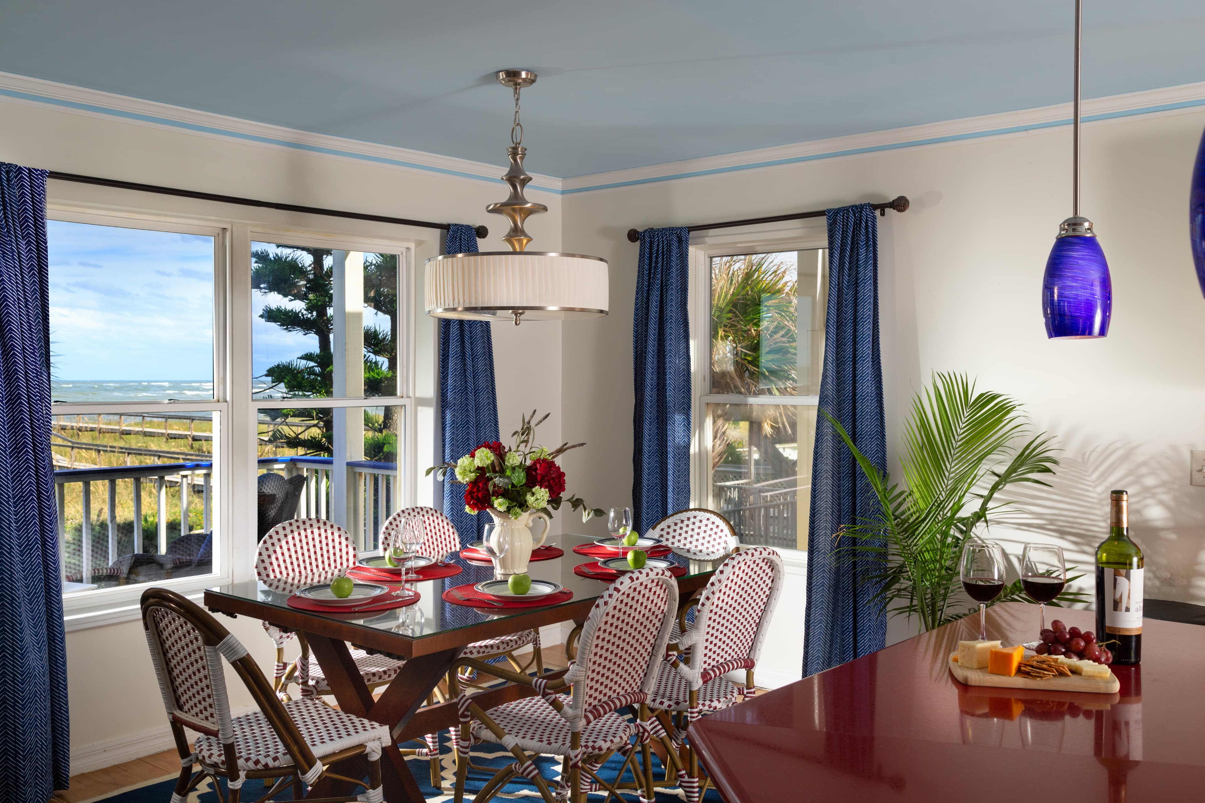 dining area water views