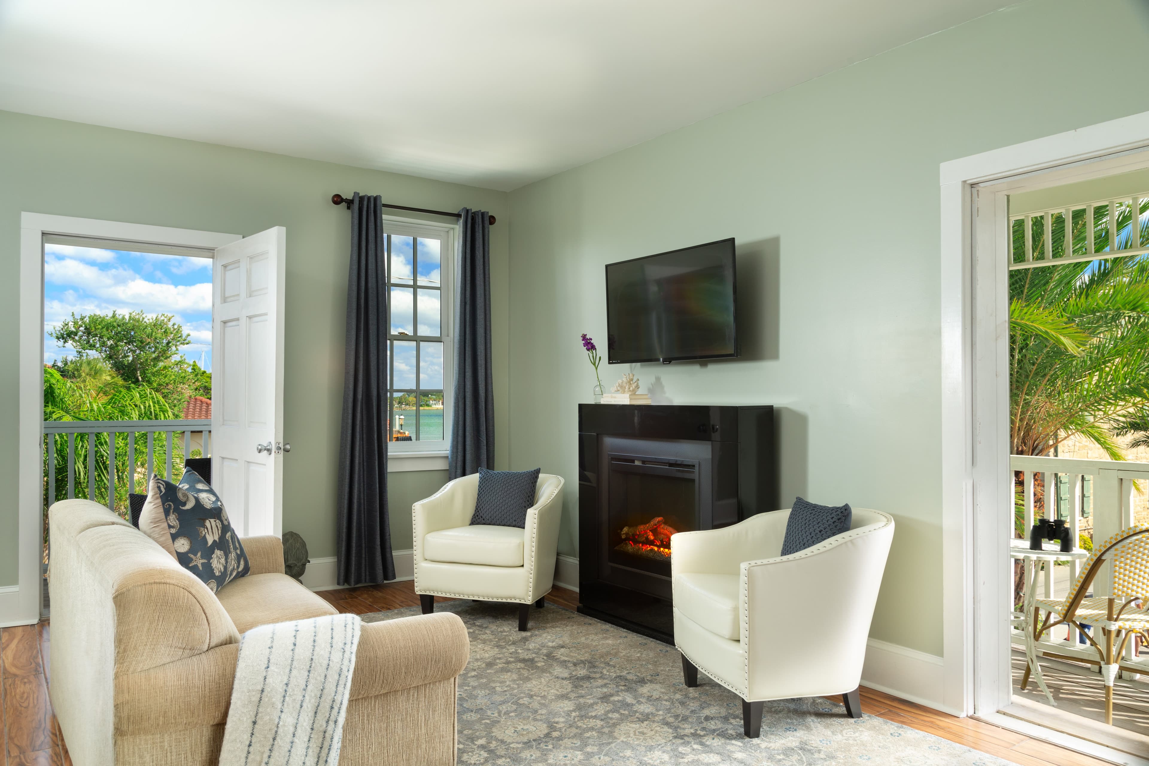 fireplace and sitting area 2 porches