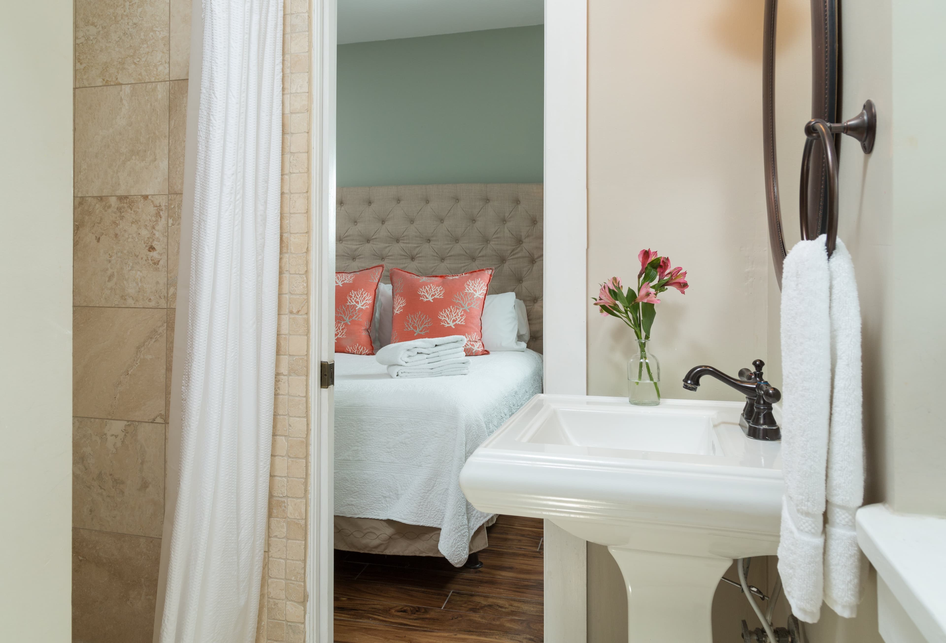 tiled bath pedestal sink