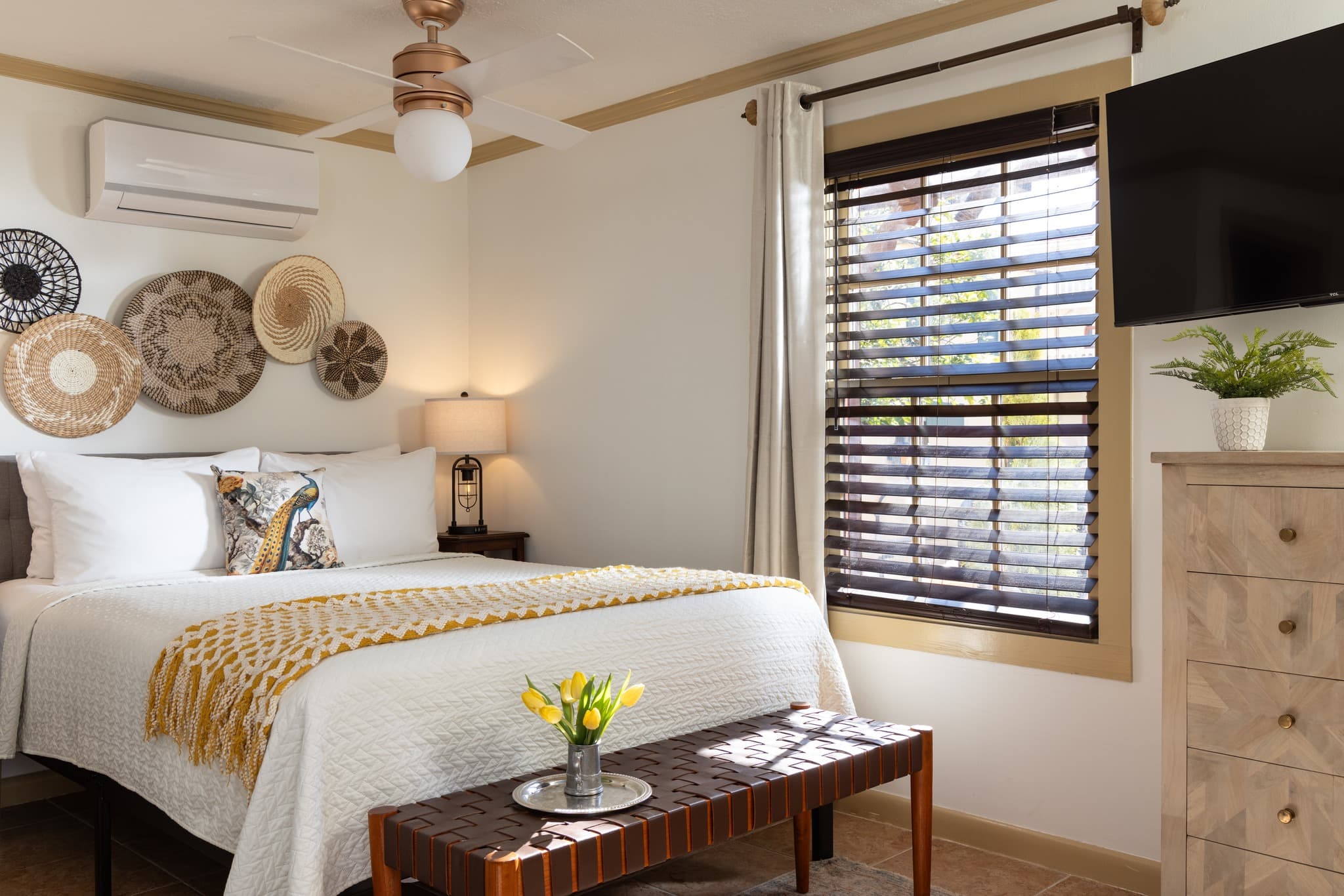 queen bed looking to the right